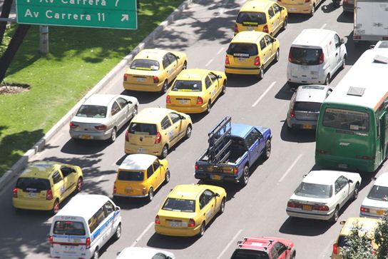 Salud, pensión y protección en riesgos laborales para los taxistas colombianos